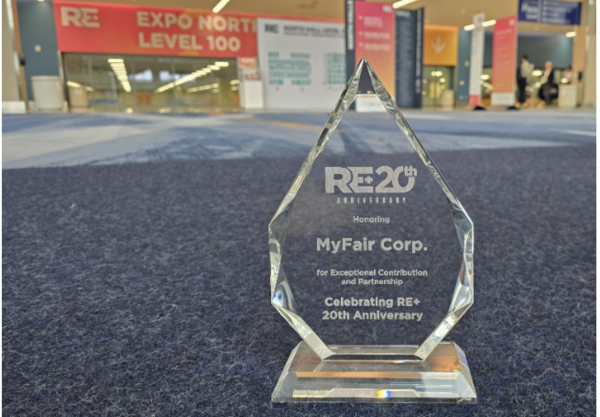 마이페어가 미국 신재생 에너지 박람회 RE+2024에서 한국 전시 기업 최초로 특별 공헌상 (Exceptional Contribution and Partnership)을 수상했다/사진=마이페어.