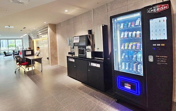 안산푸르지오브리파크 아파트 커뮤니티센터에 서비스중인 바디체리쉬 자판기제품/사진=바디체리쉬
