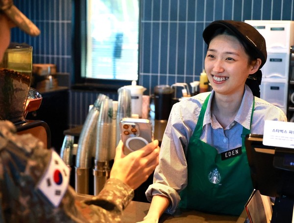스타벅스 국군의 날 장병 51만명 아메리카노 쿠폰 지급/ 사진=스타벅스 코리아