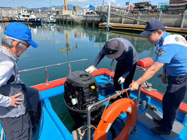 레저기구 점검 (사진제공 = 완도해양경찰)