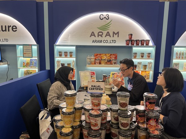 지난 14일부터 17일까지 인도네시아 자카르타에서 열린‘2024 인도네시아 K-박람회(K-EXPO INDONESIA 2024)’ 행사장 내  공동체험존에서 상담이 이뤄지는 모습. /사진=대한무역투자진흥공사