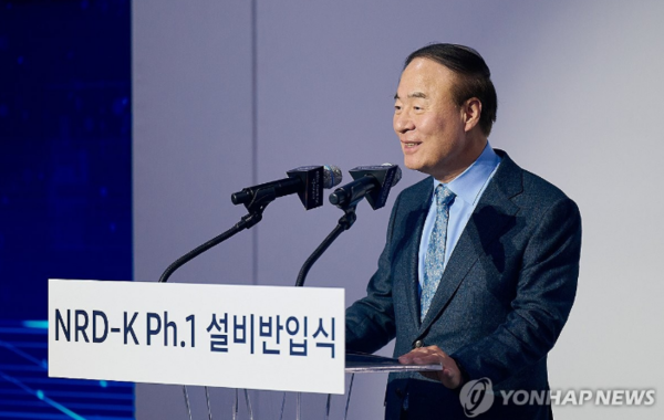 전영현 삼성전자 부회장이 지난 18일 경기 용인시 삼성전자 기흥캠퍼스에서 열린 차세대 반도체 R&D단지 NRD-K 설비 반입식에서 기념사를 하고 있다. /사진=연합뉴스