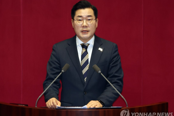 더불어민주당 박찬대 원내대표가 14일 국회에서 열린 본회의에서 대통령 탄핵소추안 제안설명을 하고 있다. /사진=연합뉴스