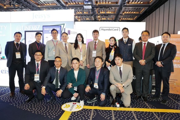 대한레이저피부모발학회의 제48차 학술행사 프라임카드 출시 기념촬영. /사진=㈜스페컴