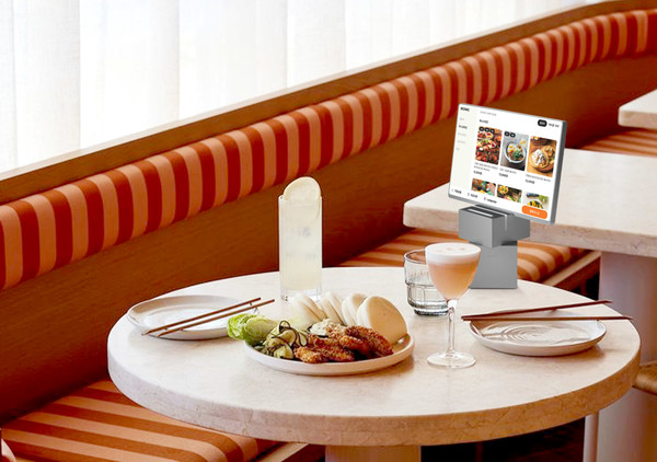 프리미엄 외식 매장에 도입된 먼키 테이블오더/사진=먼슬리키친