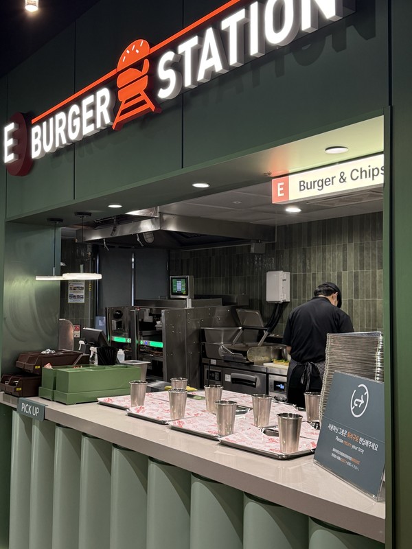 인천공항 버거스테이션 내 설치된 ‘알파 그릴’ /사진=에니아이