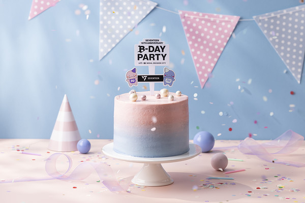 서울드래곤시티가 ‘비-데이 파티’ 프로모션을 기념해 디저트 카페 ‘알라메종 델리’에서 선보인 세븐틴 10주년 케이크/사진=서울드래곤시티