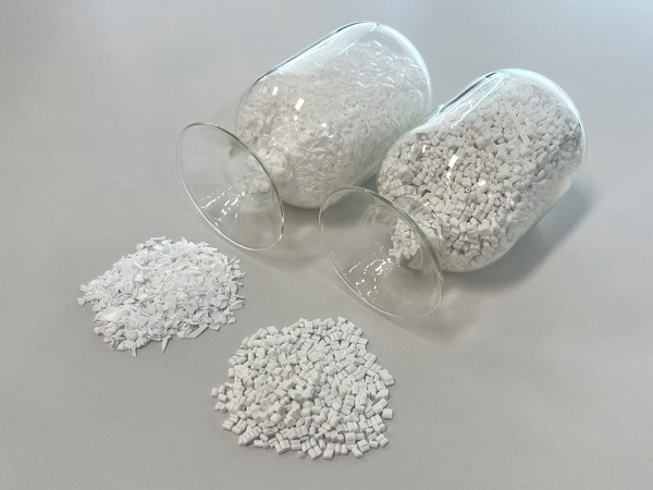 회수한 햇반 용기를 재가공해 만든 재활용 플라스틱 원료 이미지/사진=CJ제일제당