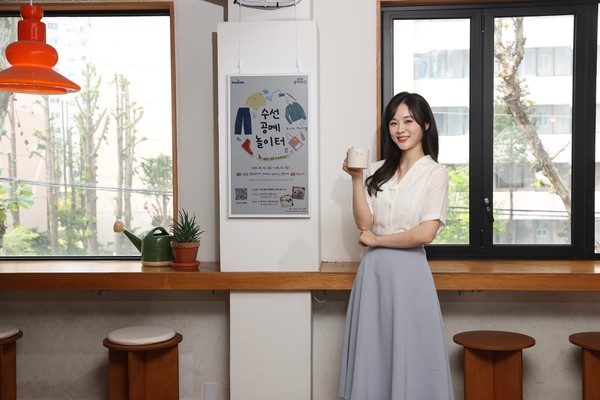 ▲노노샵 심주원 매니저는 컬러 이페이퍼의 편리한 콘텐츠 관리 솔루션에 만족감을 드러냈다/사진=삼성전자