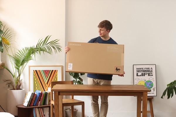 ▲노노샵 줄리안 대표는 “포장재까지 신경 썼다는 점에서 친환경에 대한 브랜드와 제품의 진정성이 느껴졌다”고 평가했다/사진=삼성전자