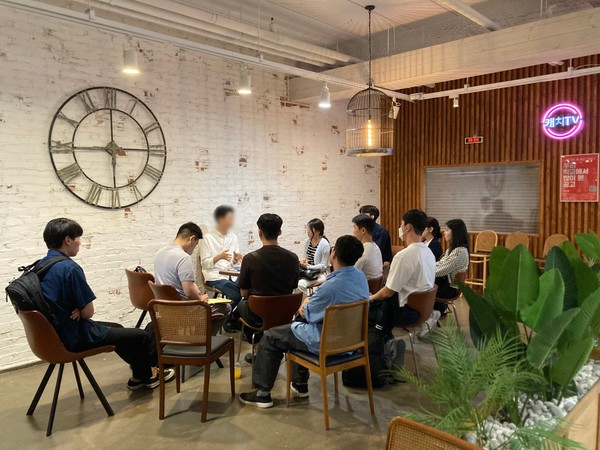 캐치카페 채용설명회, 구직자와 현직자가 자유롭게 대화하는 것이 특징이다. /사진=캐치