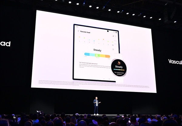 ▲ 갤럭시 워치8 시리즈에는 혈관 스트레스 등 정밀한 건강 측정 기능이 추가됐다/사진=삼성전자