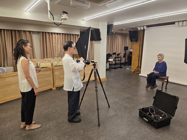 /사진=장수사진을 촬영하는 김광용 사진작가