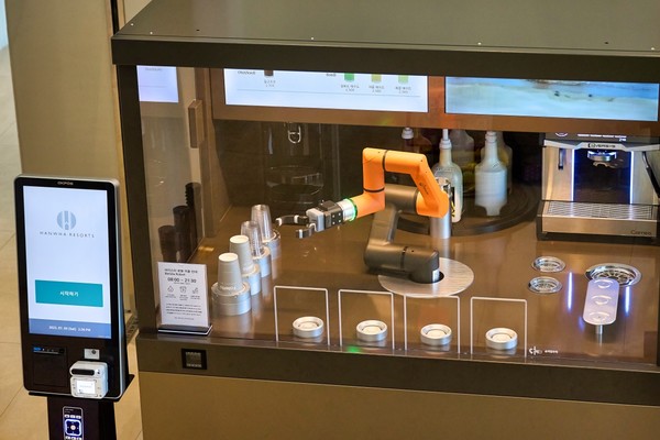 마티에 오시리아 로봇 바리스타/사진=한화