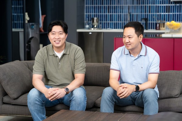 ▲ (왼쪽부터) 박래영 프로와 한창우 프로/사진=삼성전자