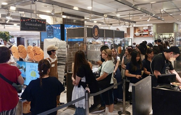 지난 13일 일본 도쿄 이세탄 백화점에서 열린 ‘농업회사법인 밭’의 감자빵 팝업스토어 현장의 모습. /사진=대한무역투자진흥공사