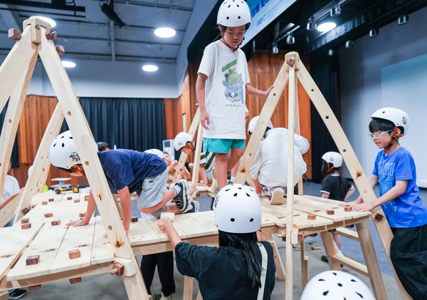지난 8월 30~31일 경기 안산시 경기창작캠퍼스 선감아트홀에서 진행된 이동형 놀이터 체험 행사의 모습./사진=LG유플러스