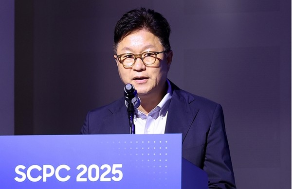 삼성리서치 기술전략팀장 김강태 부사장이 2025 SCPC 통합 시상식에서 축사를 전하고 있다./사진=삼성전자