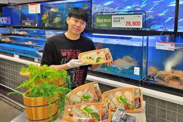 롯데마트, 17일까지 '제주산 찰광어회' 2만원대 판매/사진=롯데마트