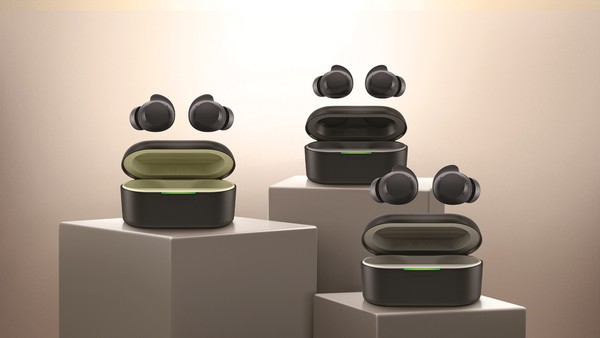 LG전자가 무선이어폰 신제품 ‘엑스붐 버즈 플러스’와 ‘엑스붐 버즈 라이트’를 출시하며, 가성비로 인정받은 엑스붐 버즈의 라인업을 대폭 강화한다. 사진은 좌측부터 엑스붐 버즈 라이트, 엑스붐 버즈 플러스, 엑스붐 버즈./사진=LG전자