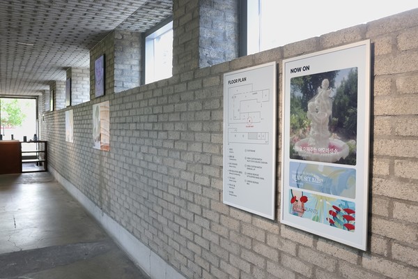 ‘핫플’ 아모레성수에서는 삼성 컬러 이페이퍼가 방문객들을 가장 먼저 반긴다./사진=삼성전자