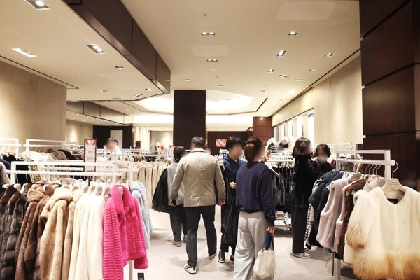 신세계백화점은 모피 소재인 세이블을 메인으로 하는 '세이블&밍크 퍼 컬렉션 위크'를 개최한다./사진=신세계백화점