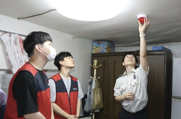 농심, 소방청과 화재경보기 설치 지원/사진=농심