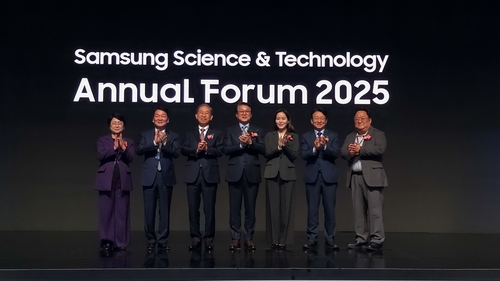 삼성이 7일 서울 강남구 인터컨티넨탈 파르나스 호텔에서 삼성미래기술육성사업 애뉴얼 포럼을 개최했다. 왼쪽부터 김선민 조국혁신당 의원, 안철수 국민의힘 의원, 국양 삼성미래기술육성재단 이사장, 박승희 삼성전자 CR담당 사장, 이주영 개혁신당 의원, 권칠승 더불어민주당 의원, 김현수 삼성전자 미래기술육성센터장/사진=삼성전자 