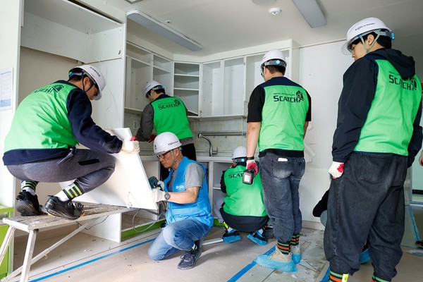 지난 7일 서울 은평구 아동보육시설 ‘꿈나무마을 파란꿈터’ 현장에서 서울주택도시개발공사(SH) 임직원들이 봉사활동에 참여하는 모습. /사진=서울주택도시개발공사