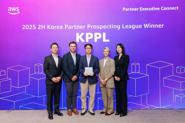 왼쪽부터 허정열 AWS 코리아 파트너 사업 총괄, 크리스 케이시(Chris Casey) AWS 아시아태평양 및 일본(APJ) 파트너쉽 총괄, 베스핀글로벌이 강종호 부사장, 코리 브리스코(Corrie Briscoe) AWS 아시아·태평양 및 일본(APJ) 파트너 코어 총괄, 방희란 AWS 한국 파트너 세일즈 총괄/사진=베스핀글로벌