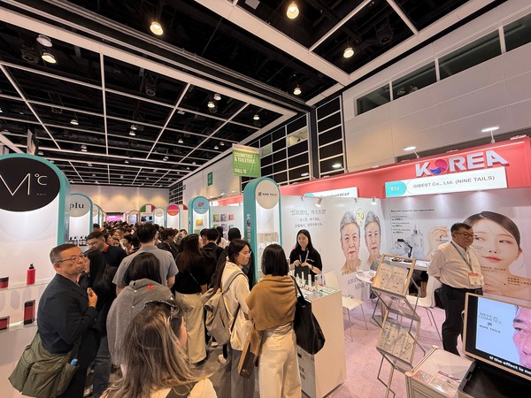 12일부터 사흘간 홍콩 컨벤션 전시센터에서 열리는 ‘2025 홍콩 코스모프로프 뷰티전시회’ 행사장 내 마련된 통합한국관 현장의 모습. /사진=대한무역투자진흥공사