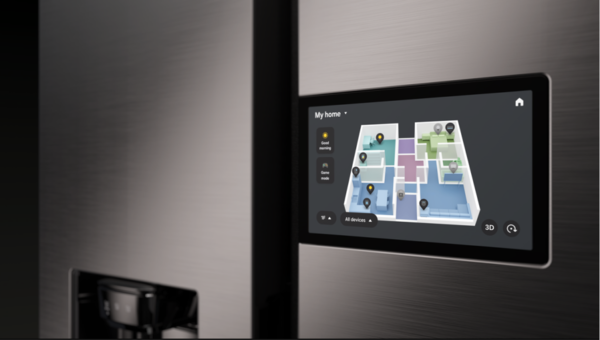냉장고 스크린에서 스마트싱스 ‘맵뷰’ 기능을 활용해 집 안 곳곳의 기기를 제어할 수 있다./사진=삼성전자