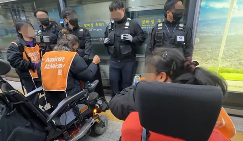 전장연 탑승시위/ 사진=연합뉴스