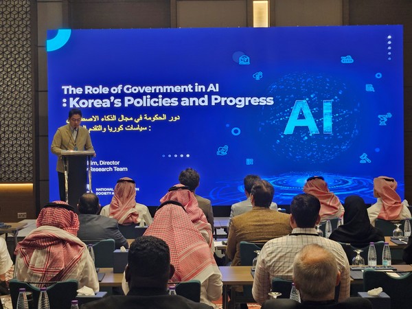 19일(현지시간) 사우디아라비아 리야드에서 열린 ‘한-사우디 AI·시티·에너지 로드쇼’에서 AI 포럼이 진행되는 모습. /사진=대한무역투자진흥공사