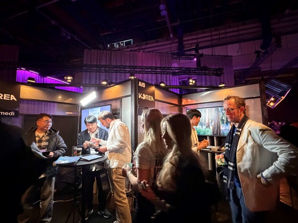 지난 19일(현지시간)부터 이틀간 핀란드 헬싱키에서 열린 ‘슬러시 2025’ 행사장 내 통합 한국관 현장의 모습.