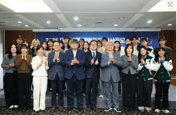 2025 대학신문 생명존중 기사공모전 시상식 단체사진/사진=인터넷신문윤리위원회