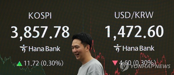 서울 중구 하나은행 본점 딜링룸/사진=연합뉴스